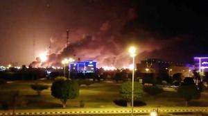 Smoke is seen following a fire at an Aramco factory in Abqaiq, Saudi Arabia, September 14, 2019(REUTERS) Smoke is seen following a fire at an Aramco factory in Abqaiq, Saudi Arabia, September 14, 2019(REUTERS)