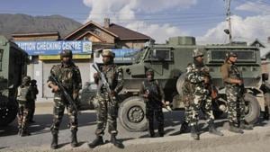 Pakistan Army started off from Balakote sector and then spread its arc of fire to Mendhar and Mankote sectors. Around 40 to 50 villages in a stretch of 50 km were affected by their shelling, an intelligence officer said.(HT FILE PHOTO.) Pakistan Army started off from Balakote sector and then spread its arc of fire to Mendhar and Mankote sectors. Around 40 to 50 villages in a stretch of 50 km were affected by their shelling, an intelligence officer said.(HT FILE PHOTO.)