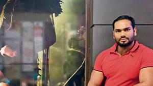 Dinesh Paras is a bartender in a Gurugram pub.(HT Photo) Dinesh Paras is a bartender in a Gurugram pub.(HT Photo)