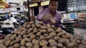 The prices of potatoes increased from Rs 80 to Rs 100 per 10kg last week to Rs100-160 per 10kg this week.(Ravindra Joshi/HT PHOTO) The prices of potatoes increased from Rs 80 to Rs 100 per 10kg last week to Rs100-160 per 10kg this week.(Ravindra Joshi/HT PHOTO)