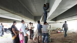 The flyover in Palarivattom will be demolished and a new bridge will be built.(Photo: Hindustan Times) The flyover in Palarivattom will be demolished and a new bridge will be built.(Photo: Hindustan Times)