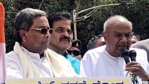 Former Prime Minister and JD(S) leader HD Deve Gowda addresses with Congress leader K Siddaramaiah(ANI File Photo) Former Prime Minister and JD(S) leader HD Deve Gowda addresses with Congress leader K Siddaramaiah(ANI File Photo)