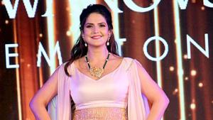 Zareen Khan at All India GJC Fashion Nite in Mumbai. Zareen Khan at All India GJC Fashion Nite in Mumbai.