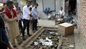 The drainage pit into which a two-year-old boy fell and died, at Sudamapuri colony, Ghaziabad, on Wednesday, September 18, 2019.(Sakib Ali / HT Photo) The drainage pit into which a two-year-old boy fell and died, at Sudamapuri colony, Ghaziabad, on Wednesday, September 18, 2019.(Sakib Ali / HT Photo)