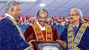 ISRO Chief K. Sivan being felicitated by IIT Bhubaneswar Director Ratnam V Raja Kumar (L) and Professor VK Tiwari during the 8th convocation of IIT Bhubaneswar on Saturday.(Photo: ANI) ISRO Chief K. Sivan being felicitated by IIT Bhubaneswar Director Ratnam V Raja Kumar (L) and Professor VK Tiwari during the 8th convocation of IIT Bhubaneswar on Saturday.(Photo: ANI)
