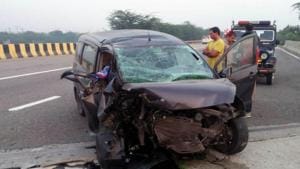 According to the data, 2018 witnessed 659 road accidents, 1,388 injuries and 111 deaths, while 2017 had 763 accidents, 1,426 injuries and 146 deaths on the Yamuna Expressway.(HT File Photo( Representational image)) According to the data, 2018 witnessed 659 road accidents, 1,388 injuries and 111 deaths, while 2017 had 763 accidents, 1,426 injuries and 146 deaths on the Yamuna Expressway.(HT File Photo( Representational image))