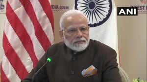Earlier, when at the airport, PM Modi won hearts of netizens with his ‘swachhata’ gesture.(Twitter/ANI) Earlier, when at the airport, PM Modi won hearts of netizens with his ‘swachhata’ gesture.(Twitter/ANI)