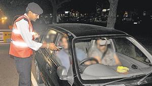 Three drunk businessmen from Ludhiana allegedly assaulted a constable and home guard jawan posted with the Sector 26 police station in Chandigarh late on Friday night.(HT file photo for representation) Three drunk businessmen from Ludhiana allegedly assaulted a constable and home guard jawan posted with the Sector 26 police station in Chandigarh late on Friday night.(HT file photo for representation)