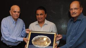 r Madhav Apte (L) presents Golden Jubilee Lifetime Achievement Award 2016 to Sunil Gavaskar.(PTI) r Madhav Apte (L) presents Golden Jubilee Lifetime Achievement Award 2016 to Sunil Gavaskar.(PTI)
