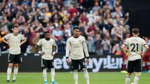 Manchester United footballers during a Premier League match(REUTERS) Manchester United footballers during a Premier League match(REUTERS)