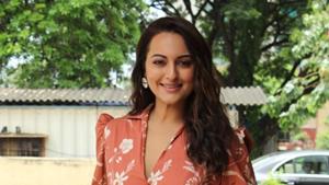 Sonakshi Sinha was trolled online after she couldn’t answer a Ramayana based question on Kaun Banega Crorepati.(IANS) Sonakshi Sinha was trolled online after she couldn’t answer a Ramayana based question on Kaun Banega Crorepati.(IANS)