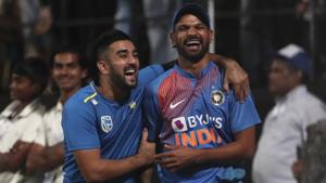 South Africa's Tabraiz Shamsi, left, shares a light moment with India's Shikhar Dhawan.(AP) South Africa's Tabraiz Shamsi, left, shares a light moment with India's Shikhar Dhawan.(AP)