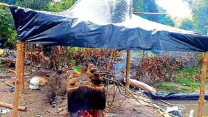 Illegal country-made liquor makers continue to make liquor in forest areas of Kumaon and Garhwal regions.(HT Photo) Illegal country-made liquor makers continue to make liquor in forest areas of Kumaon and Garhwal regions.(HT Photo)