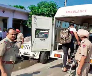 Police rescuing 28 persons from the de-addiction centre at Fatehgarh Neoa village, Fatehgarh Sahib, on Friday.(HT PHOTO)