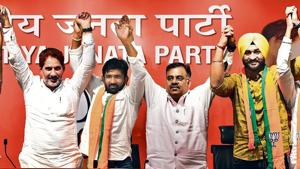 Indian wrestler Yogeshwar Dutt (second from left) and former Indian hockey captain Sandeep Singh (right) joined the BJP in the presence of Haryana state unit chief Subash Barala (left) in New Delhi on Thursday. Indian wrestler Yogeshwar Dutt (second from left) and former Indian hockey captain Sandeep Singh (right) joined the BJP in the presence of Haryana state unit chief Subash Barala (left) in New Delhi on Thursday.