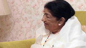 Bollywood singer Lata Mangeshkar at her residence in Mumbai.(ANI) Bollywood singer Lata Mangeshkar at her residence in Mumbai.(ANI)