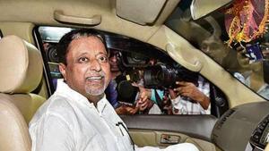 The Central Bureau of Investigation (CBI) on Saturday interrogated BJP leader Mukul Roy in connection with the Narada tapes scandal.(HT Photo) The Central Bureau of Investigation (CBI) on Saturday interrogated BJP leader Mukul Roy in connection with the Narada tapes scandal.(HT Photo)
