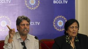 Shantha Rangaswamy (L) with CAC chief Kapil Dev(AP) Shantha Rangaswamy (L) with CAC chief Kapil Dev(AP)