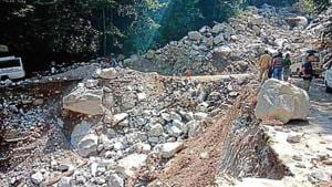 Landslide on Badrinath Highway.(HT Photo)