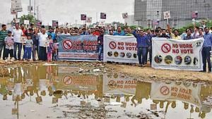 Residents of sector 37C and 37D of Gurugram during the ‘no road, no vote’ campaign to protest against the lack of roads, infrastructure, water drains in the area, in Gurugram.(HT Photo) Residents of sector 37C and 37D of Gurugram during the ‘no road, no vote’ campaign to protest against the lack of roads, infrastructure, water drains in the area, in Gurugram.(HT Photo)