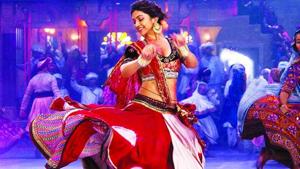 This Navratri, as you embody Ram Leela’s Deepika Padukone, and dress to the nines, what about your makeup? Which will definitely not hold in this heat.(Youtube) This Navratri, as you embody Ram Leela’s Deepika Padukone, and dress to the nines, what about your makeup? Which will definitely not hold in this heat.(Youtube)