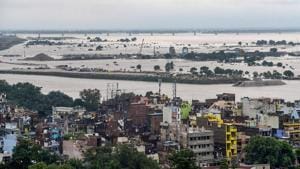 Flooded-affected areas in Patna due to overflowing of River Ganga following heavy monsoon rainfall on Monday.(PTI PHOTO.) Flooded-affected areas in Patna due to overflowing of River Ganga following heavy monsoon rainfall on Monday.(PTI PHOTO.)