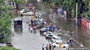 Life has come to a halt for over a lakh people living in densely populated low-lying localities in Sangam city owing to floods.(Parwaz Khan/HT Photo (Representative)) Life has come to a halt for over a lakh people living in densely populated low-lying localities in Sangam city owing to floods.(Parwaz Khan/HT Photo (Representative))