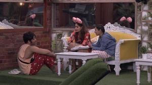 Bigg Boss 13 day 2: Contestants bond with each other in the house. Bigg Boss 13 day 2: Contestants bond with each other in the house.