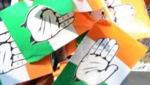 The Congress-JD(S) alliance in Karnataka failed to put up a fight in the Lok Sabha elections, winning just two of the 28 seats in the state.(HT PHOTO)