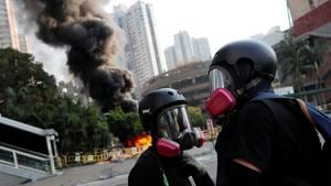 Anti-government protesters are seen during a protest on China's National Day, in Wong Tai Sin, Hong Kong.(REUTERS) Anti-government protesters are seen during a protest on China's National Day, in Wong Tai Sin, Hong Kong.(REUTERS)