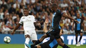 Soccer Football - Group A - Real Madrid v Club Brugge - Santiago Bernabeu, Madrid, Spain - October 1, 2019 Real Madrid's Vinicius Junior in action with Club Brugge's Clinton Mata and Ruud Vormer REUTERS/Jon Nazca(REUTERS) Soccer Football - Group A - Real Madrid v Club Brugge - Santiago Bernabeu, Madrid, Spain - October 1, 2019 Real Madrid's Vinicius Junior in action with Club Brugge's Clinton Mata and Ruud Vormer REUTERS/Jon Nazca(REUTERS)