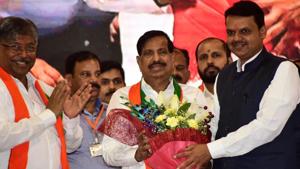 A sulking Ganesh Naik will now shift to Airoli as BJP has refused to field him from any other constituency.(Hindustan Times/Bachchan Kumar) A sulking Ganesh Naik will now shift to Airoli as BJP has refused to field him from any other constituency.(Hindustan Times/Bachchan Kumar)