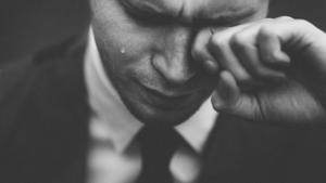 Young adults who experienced annual income drops of 25 per cent or more might be more at risk of having thinking problems and reduced brain health in middle age.(Unsplash) Young adults who experienced annual income drops of 25 per cent or more might be more at risk of having thinking problems and reduced brain health in middle age.(Unsplash)