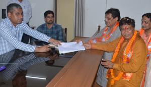 BJP candidate Gian Chand Gupta filing nomination papers in Panchkula on Thursday.(Sant Arora/HT) BJP candidate Gian Chand Gupta filing nomination papers in Panchkula on Thursday.(Sant Arora/HT)