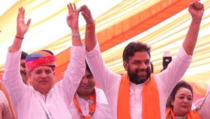 Gurgaon MP Rao Inderjit Singh (left) addresses a gathering in the presence of BJP’s Badshahpur candidate Manish Yadav during an election meeting on Friday, October 4, 2019.(Yogendra Kumar/HT PHOTO) Gurgaon MP Rao Inderjit Singh (left) addresses a gathering in the presence of BJP’s Badshahpur candidate Manish Yadav during an election meeting on Friday, October 4, 2019.(Yogendra Kumar/HT PHOTO)