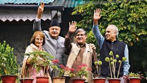 Member of Parliament and president of Jammu and Kashmir National Conference (NC) Farooq Abdullah with a delegation at his residence-cum temporary detention centre, in Srinagar, Jammu and Kashmir, India, on Sunday, October 6, 2019. A NC delegation from Jammu met Abdullah after they were allowed to meet them by the government.(Photo by Waseem Andrabi / Hindustan Times) Member of Parliament and president of Jammu and Kashmir National Conference (NC) Farooq Abdullah with a delegation at his residence-cum temporary detention centre, in Srinagar, Jammu and Kashmir, India, on Sunday, October 6, 2019. A NC delegation from Jammu met Abdullah after they were allowed to meet them by the government.(Photo by Waseem Andrabi / Hindustan Times)