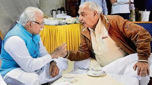 Haryana CM Manohar Lal Khattar (left) has curbed the influence of the Jat community and its leaders such as former CM and senior Congress leader Bhupinder Singh Hooda.(PTI Photo) Haryana CM Manohar Lal Khattar (left) has curbed the influence of the Jat community and its leaders such as former CM and senior Congress leader Bhupinder Singh Hooda.(PTI Photo)