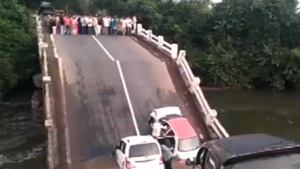A bridge collapsed in Jungadh, Gujarat.(ANI Twitter) A bridge collapsed in Jungadh, Gujarat.(ANI Twitter)