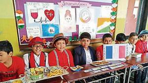Each student was allocated a particular country, and they came to school dressed according to the native costume.(HT) Each student was allocated a particular country, and they came to school dressed according to the native costume.(HT)