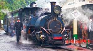 The tourist and his family had boarded the train in the morning for a ride from Darjeeling to Ghoom.(Darjeeling Himalayan Railway Photo) The tourist and his family had boarded the train in the morning for a ride from Darjeeling to Ghoom.(Darjeeling Himalayan Railway Photo)