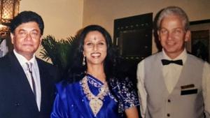 Dilip De, Shobha De and David Gower (right) at a party in Bombay.(HT Photo) Dilip De, Shobha De and David Gower (right) at a party in Bombay.(HT Photo)