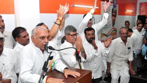 Ahead of upcoming Haryana assembly elections, former chief minister Bhupinder Singh Hooda addressed a public meeting in Rohtak on Wednesday.(Manoj Dhaka/HT Photo) Ahead of upcoming Haryana assembly elections, former chief minister Bhupinder Singh Hooda addressed a public meeting in Rohtak on Wednesday.(Manoj Dhaka/HT Photo)