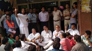Members of vigilante group protest against police outside police station in Gurugram.(HT Photos) Members of vigilante group protest against police outside police station in Gurugram.(HT Photos)