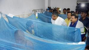 Union Minister and Patna Sahib MP Ravi Shankar Prasad met patients being treated for dengue, at Patna Medical College and Hospital in Patna, Wednesday, Oct. 9, 2019.(PTI) Union Minister and Patna Sahib MP Ravi Shankar Prasad met patients being treated for dengue, at Patna Medical College and Hospital in Patna, Wednesday, Oct. 9, 2019.(PTI)