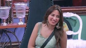 Bigg Boss 13 Weekend Ka Waar: Mahira Sharma beats Shefali Bagga in Sultani Akhada and wins power card. Bigg Boss 13 Weekend Ka Waar: Mahira Sharma beats Shefali Bagga in Sultani Akhada and wins power card.