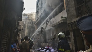 The rescue operation initiated by the fire brigade official is still underway as about 8-10 people are stranded on the fourth floor of the building.(HT PHOTO/ Satyabrata Tripathy) The rescue operation initiated by the fire brigade official is still underway as about 8-10 people are stranded on the fourth floor of the building.(HT PHOTO/ Satyabrata Tripathy)