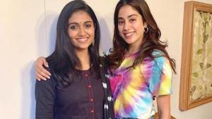 Janhvi Kapoor poses with Marathi star Rinku Rajguru.(Instagram) Janhvi Kapoor poses with Marathi star Rinku Rajguru.(Instagram)