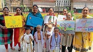 Students from the pre-primary and primary section came to school dressed up as Mahatma Gandhi .(HT) Students from the pre-primary and primary section came to school dressed up as Mahatma Gandhi .(HT)