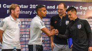 Indian football team captain Sunil Chhetri with coach Igor Stimac and Bangladesh team captain Jamal Bhuiyan.(PTI) Indian football team captain Sunil Chhetri with coach Igor Stimac and Bangladesh team captain Jamal Bhuiyan.(PTI)