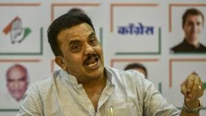 anjay Nirupam and Milind Deora jostled with each other after actor-turned-politician Urmila Matondkar quit the Congress in September blaming “petty in-house politics” for the decision.(Kunal Patil/HT Photo) anjay Nirupam and Milind Deora jostled with each other after actor-turned-politician Urmila Matondkar quit the Congress in September blaming “petty in-house politics” for the decision.(Kunal Patil/HT Photo)